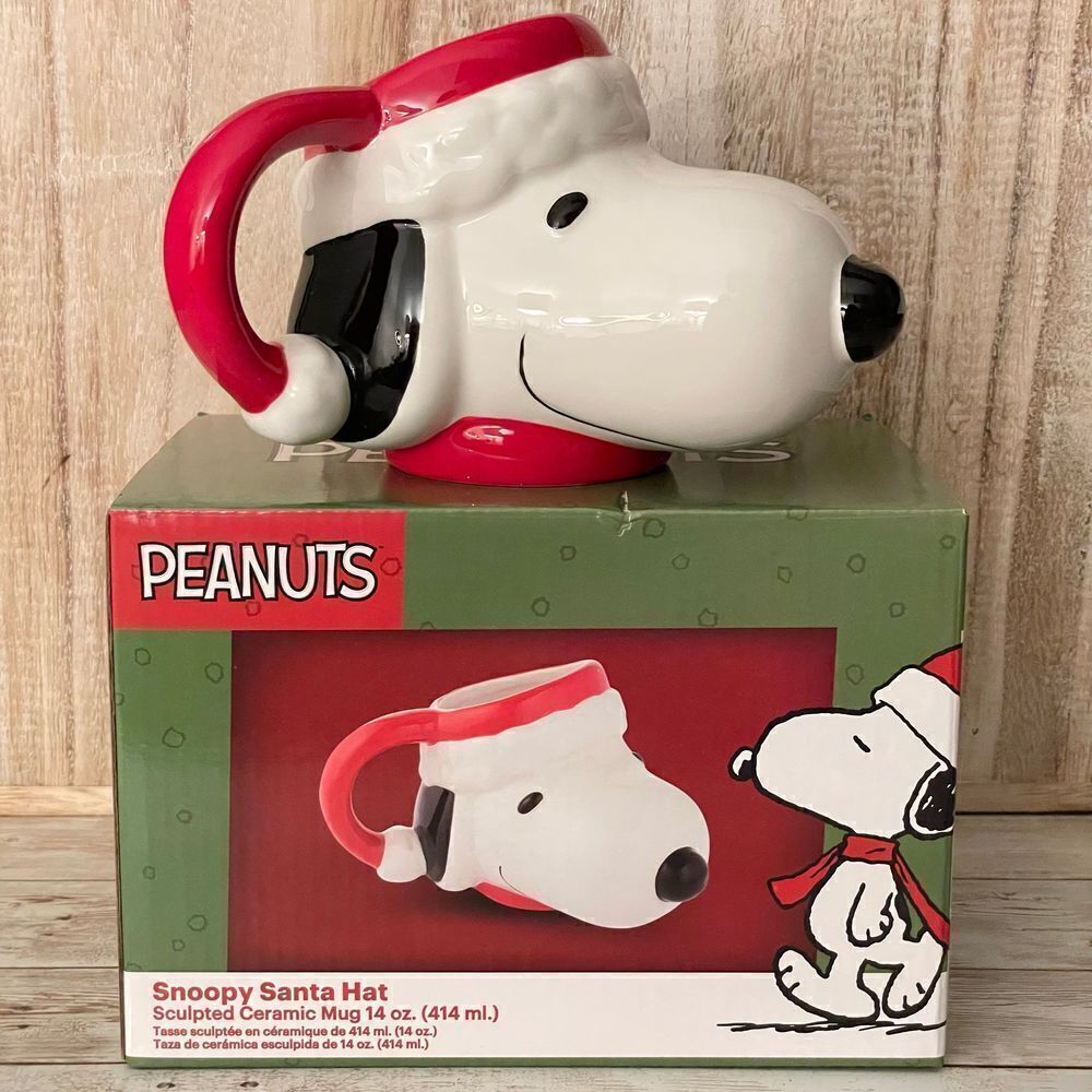 NWT New in Box Peanuts Super cute unique Snoopy Face with Santa Hat ceramic mug